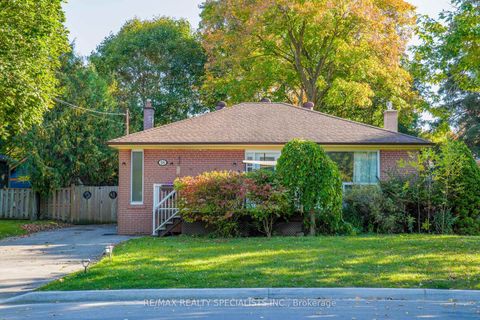Photo 17 at 18 Corbett Crescent, Aurora Highlands, Aurora