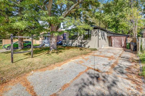Photo 1 at 19 Blakemanor Boulevard, Woburn, Toronto