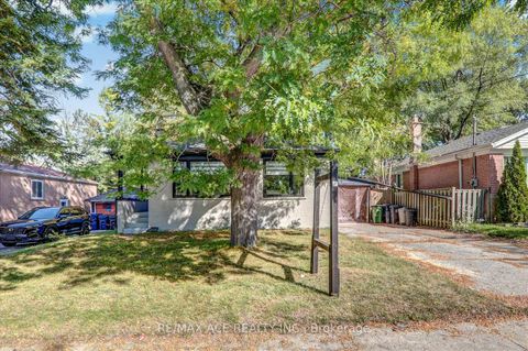 Photo 2 at 19 Blakemanor Boulevard, Woburn, Toronto