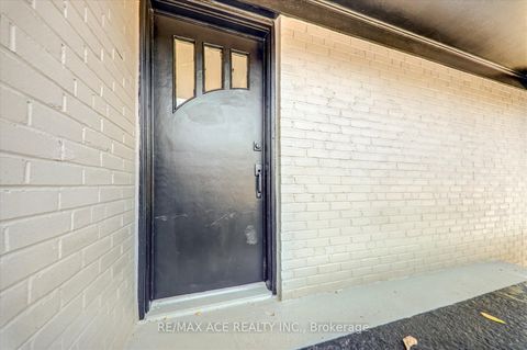 Photo 4 at 19 Blakemanor Boulevard, Woburn, Toronto