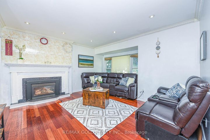 Photo 6 at 13 Foster Road, Malton, Mississauga