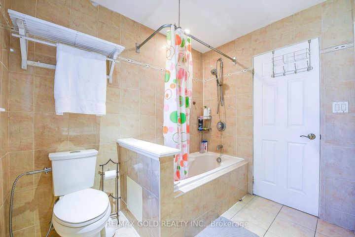 Photo 18 at 13 Foster Road, Malton, Mississauga