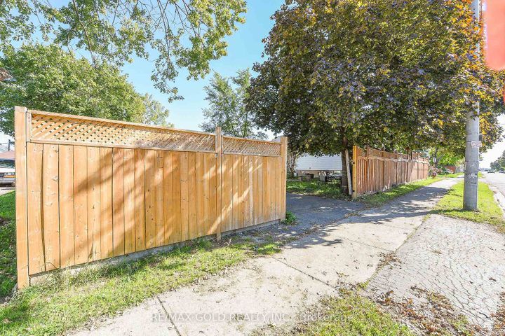 Photo 36 at 13 Foster Road, Malton, Mississauga