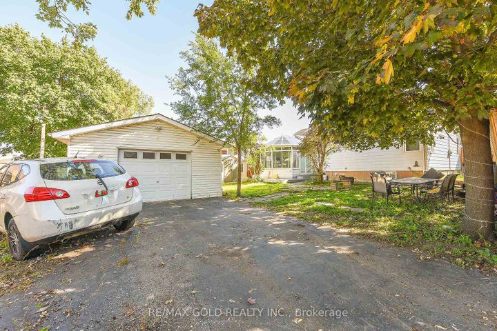 Photo 37 at 13 Foster Road, Malton, Mississauga