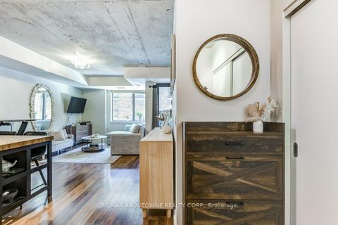 Photo 4 at 212 - 400 Wellington Street W, Waterfront Communities C1, Toronto