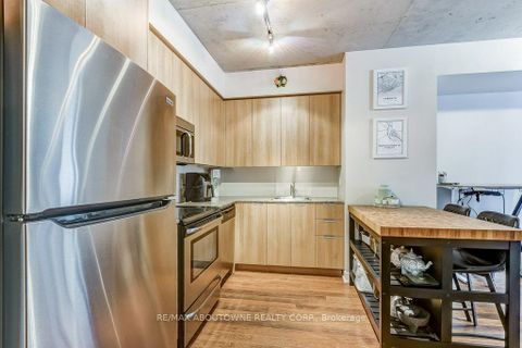 Photo 6 at 212 - 400 Wellington Street W, Waterfront Communities C1, Toronto