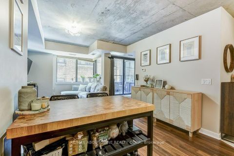 Photo 8 at 212 - 400 Wellington Street W, Waterfront Communities C1, Toronto