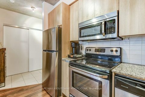 Photo 9 at 212 - 400 Wellington Street W, Waterfront Communities C1, Toronto