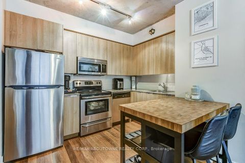 Photo 10 at 212 - 400 Wellington Street W, Waterfront Communities C1, Toronto