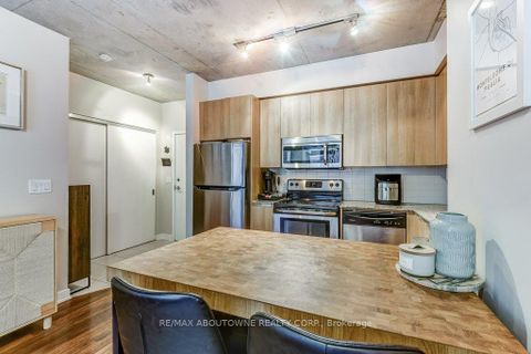 Photo 11 at 212 - 400 Wellington Street W, Waterfront Communities C1, Toronto