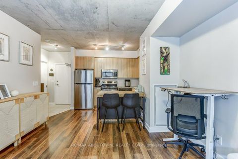 Photo 12 at 212 - 400 Wellington Street W, Waterfront Communities C1, Toronto