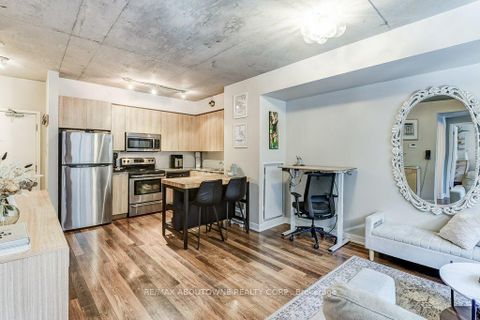 Photo 16 at 212 - 400 Wellington Street W, Waterfront Communities C1, Toronto
