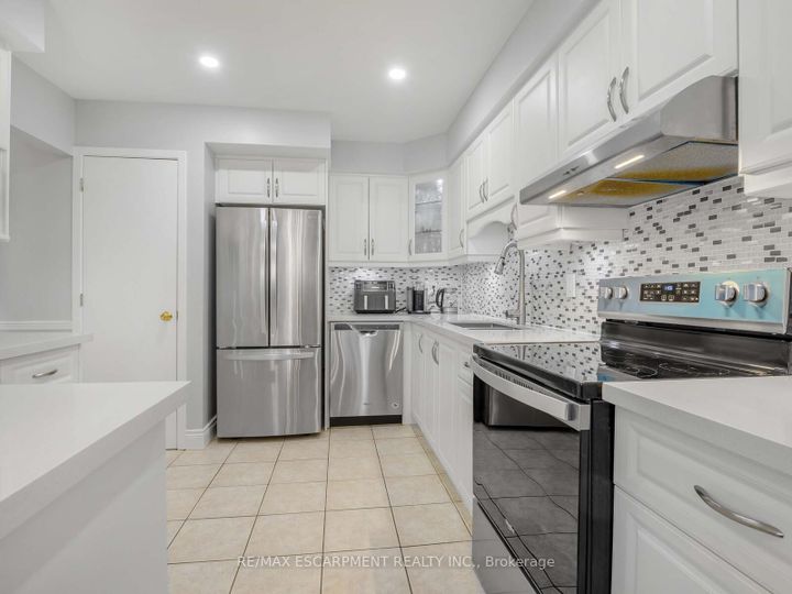 Photo 11 at 59 - 331 Military Trail, Morningside, Toronto