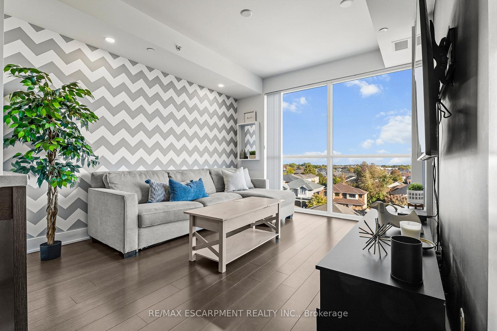 D515 - 5220 Dundas Street, Orchard, Burlington 