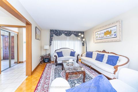 Photo 7 at 144 Jackman Crescent, West Woodbridge, Vaughan Photo 7 at 144 Jackman Crescent, West Woodbridge, Vaughan