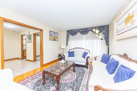 Photo 8 at 144 Jackman Crescent, West Woodbridge, Vaughan Photo 8 at 144 Jackman Crescent, West Woodbridge, Vaughan