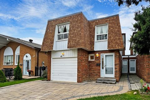 Photo 2 at 63 Revlis Crescent, L'Amoreaux, Toronto