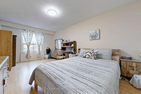 Photo 12 at 63 Revlis Crescent, L'Amoreaux, Toronto