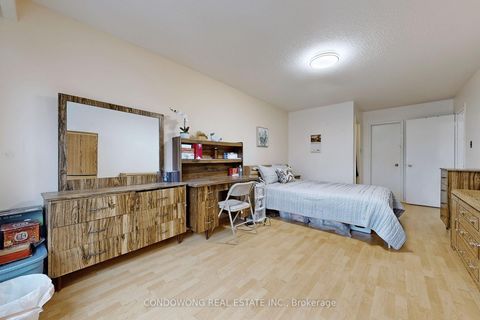 Photo 13 at 63 Revlis Crescent, L'Amoreaux, Toronto