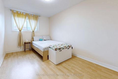 Photo 18 at 63 Revlis Crescent, L'Amoreaux, Toronto