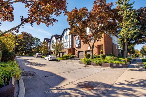 Photo 2 at 526 Renforth Drive, West Deane, Toronto