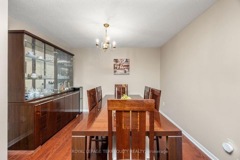 Photo 5 at 526 Renforth Drive, West Deane, Toronto