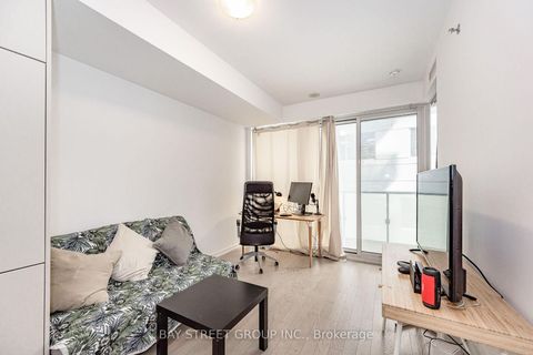 Photo 10 at 601 - 101 Peter Street, Waterfront Communities C1, Toronto