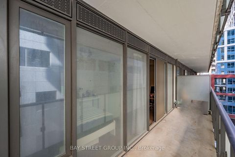 Photo 15 at 601 - 101 Peter Street, Waterfront Communities C1, Toronto