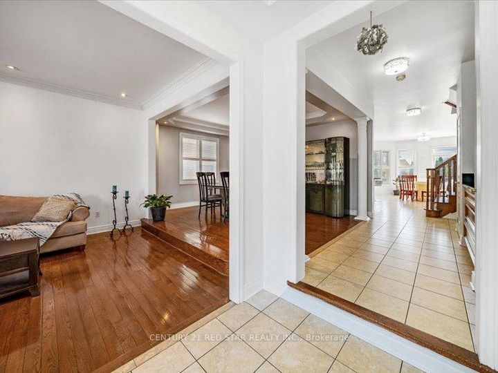 Photo 4 at 31 Eiffel Boulevard, Vales of Castlemore North, Brampton