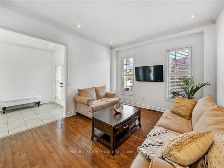 Photo 6 at 31 Eiffel Boulevard, Vales of Castlemore North, Brampton