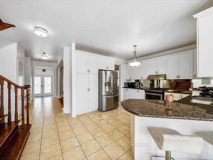 Photo 10 at 31 Eiffel Boulevard, Vales of Castlemore North, Brampton