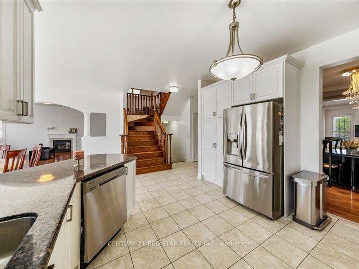 Photo 11 at 31 Eiffel Boulevard, Vales of Castlemore North, Brampton