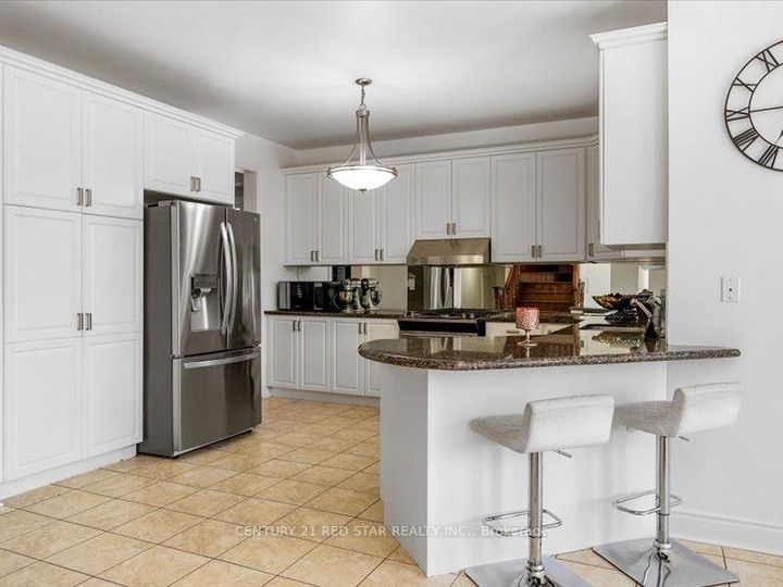 Photo 12 at 31 Eiffel Boulevard, Vales of Castlemore North, Brampton