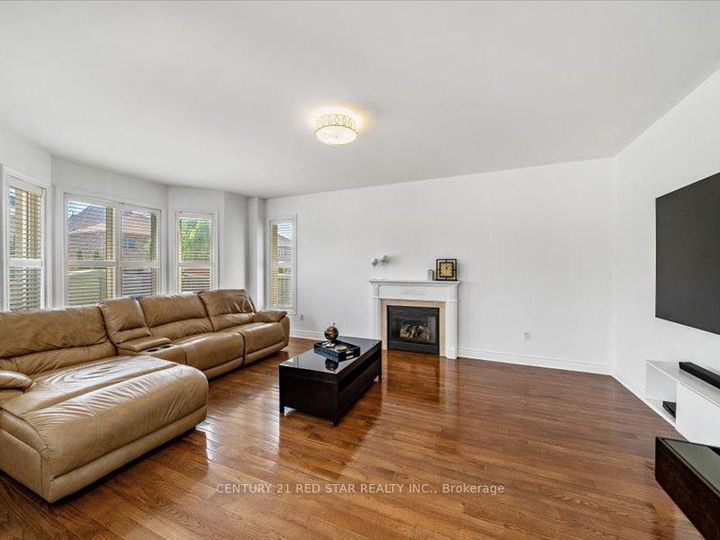 Photo 15 at 31 Eiffel Boulevard, Vales of Castlemore North, Brampton