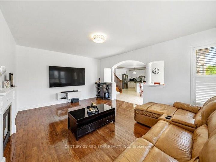 Photo 16 at 31 Eiffel Boulevard, Vales of Castlemore North, Brampton