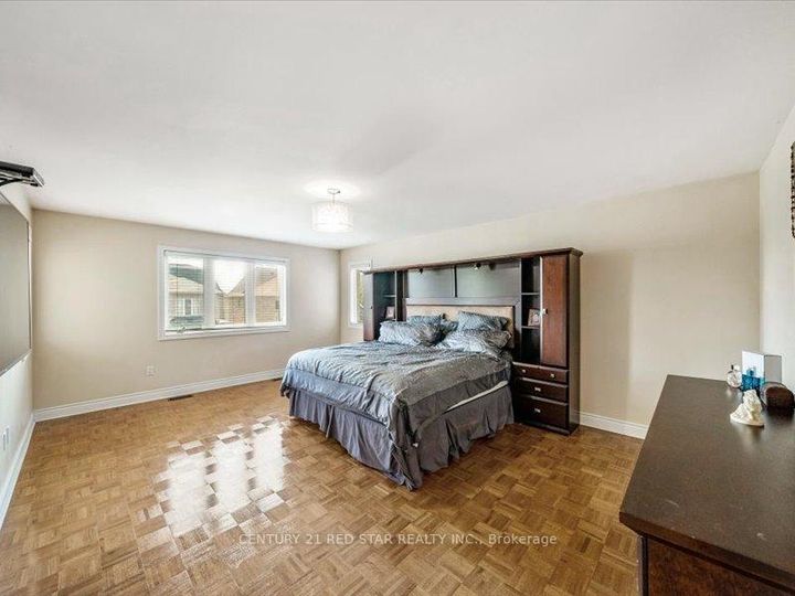 Photo 20 at 31 Eiffel Boulevard, Vales of Castlemore North, Brampton