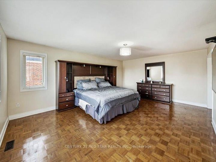 Photo 21 at 31 Eiffel Boulevard, Vales of Castlemore North, Brampton