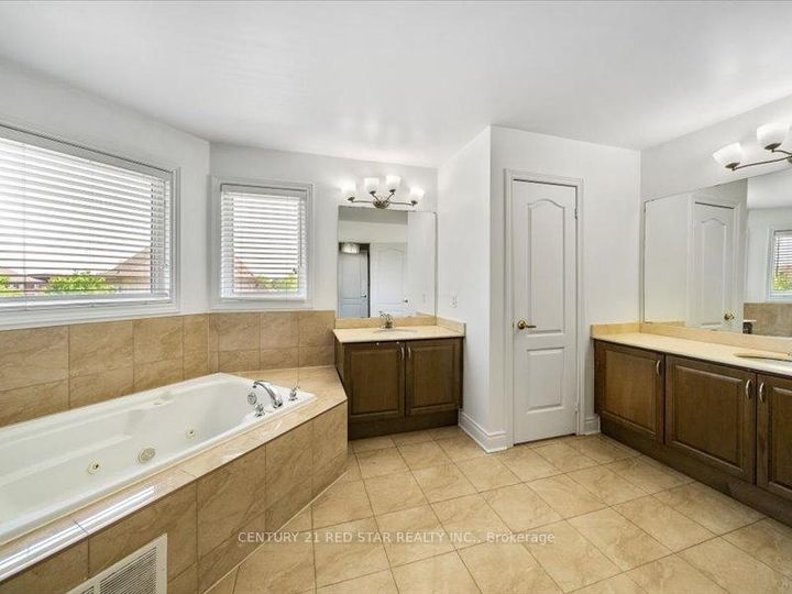 Photo 22 at 31 Eiffel Boulevard, Vales of Castlemore North, Brampton