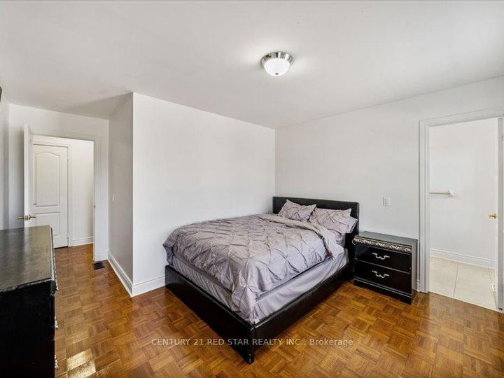 Photo 24 at 31 Eiffel Boulevard, Vales of Castlemore North, Brampton