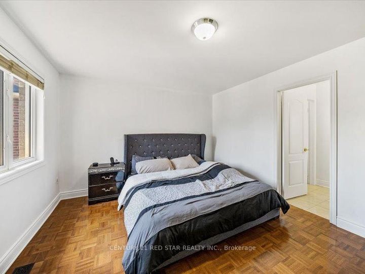 Photo 25 at 31 Eiffel Boulevard, Vales of Castlemore North, Brampton