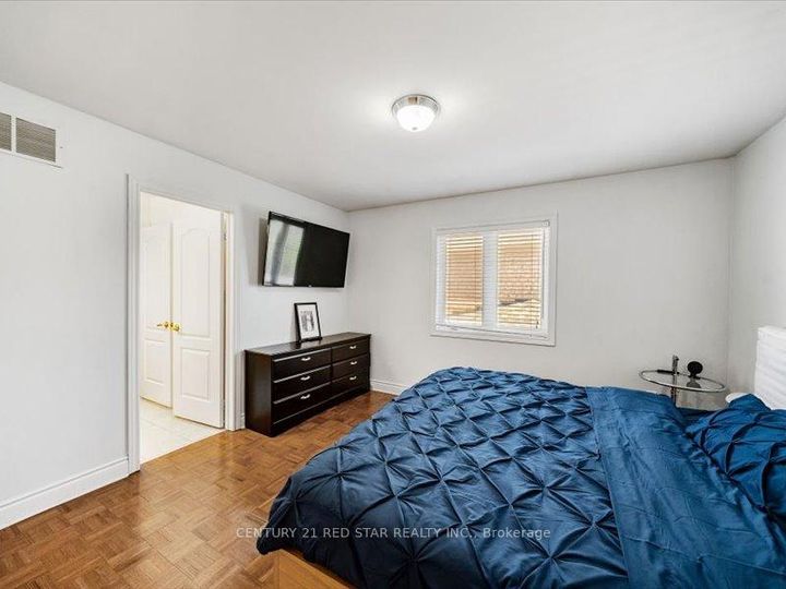Photo 26 at 31 Eiffel Boulevard, Vales of Castlemore North, Brampton