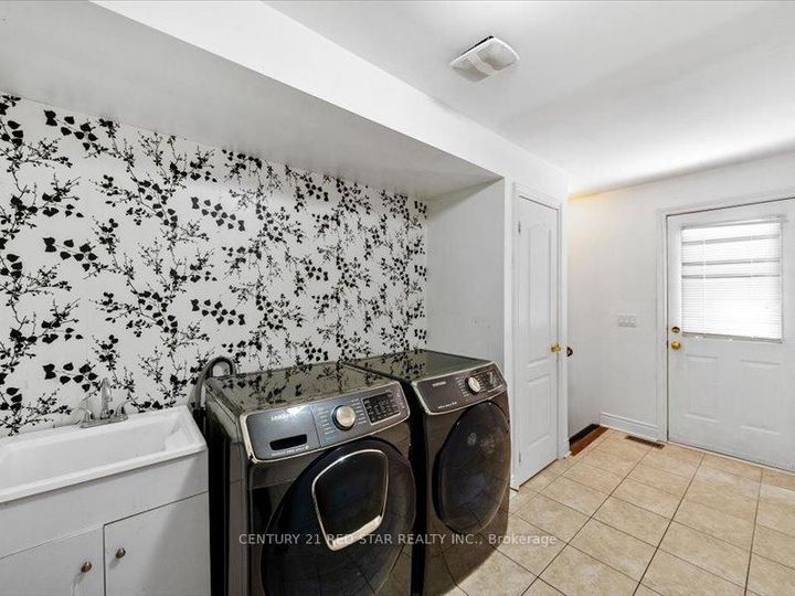 Photo 27 at 31 Eiffel Boulevard, Vales of Castlemore North, Brampton