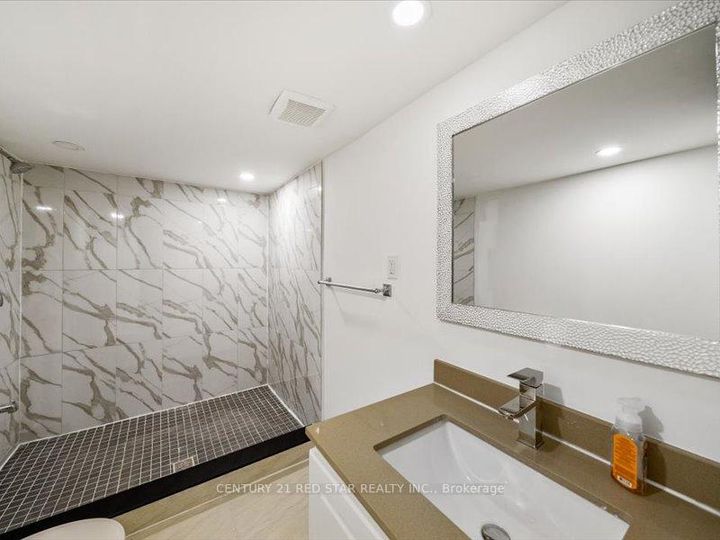 Photo 31 at 31 Eiffel Boulevard, Vales of Castlemore North, Brampton