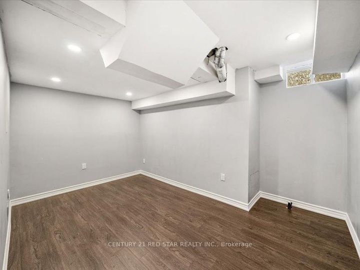 Photo 32 at 31 Eiffel Boulevard, Vales of Castlemore North, Brampton