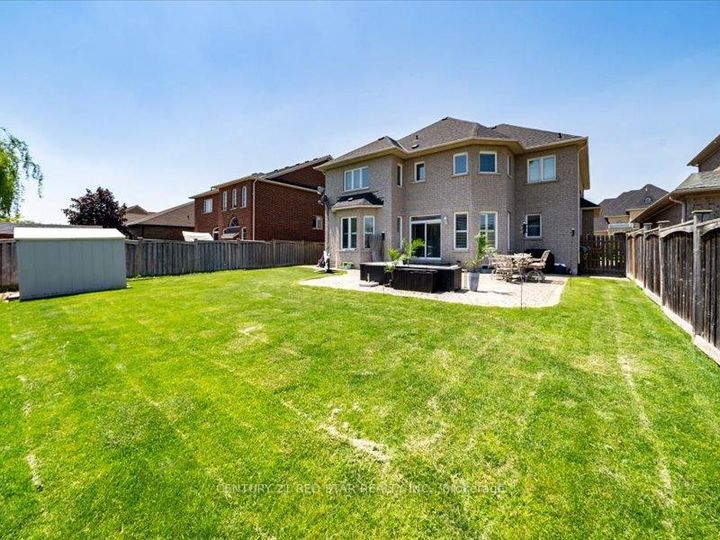 Photo 34 at 31 Eiffel Boulevard, Vales of Castlemore North, Brampton