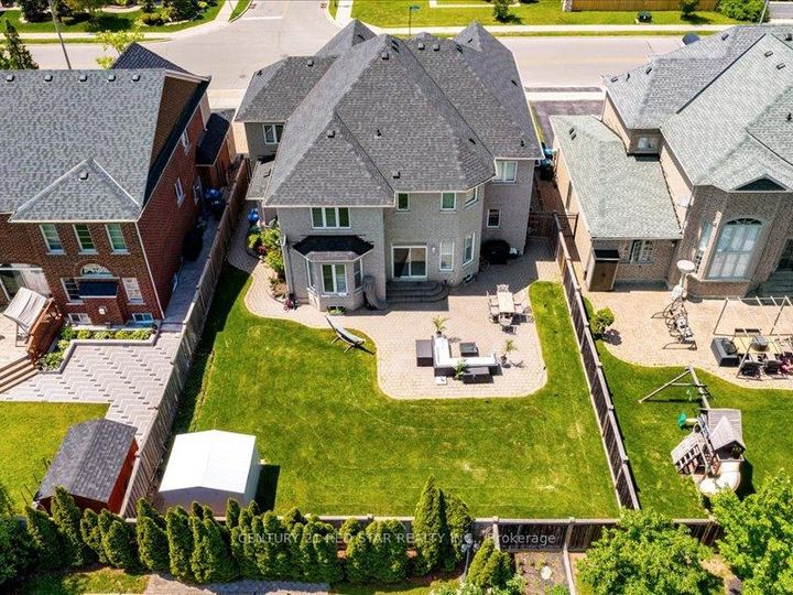 Photo 38 at 31 Eiffel Boulevard, Vales of Castlemore North, Brampton