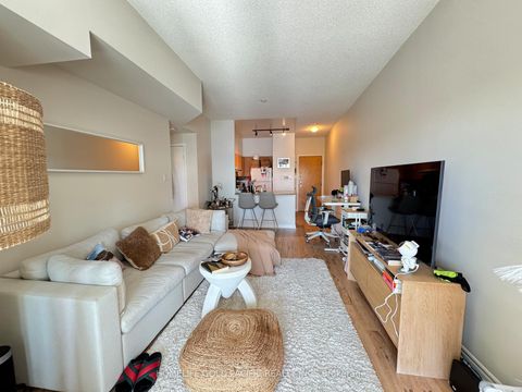 Photo 3 at 611 - 600 Queens Quay W, Waterfront Communities C1, Toronto