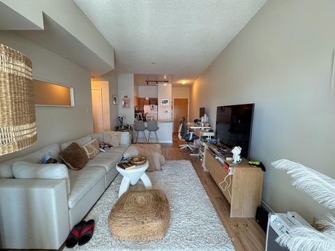 Photo 5 at 611 - 600 Queens Quay W, Waterfront Communities C1, Toronto