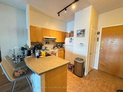 Photo 10 at 611 - 600 Queens Quay W, Waterfront Communities C1, Toronto