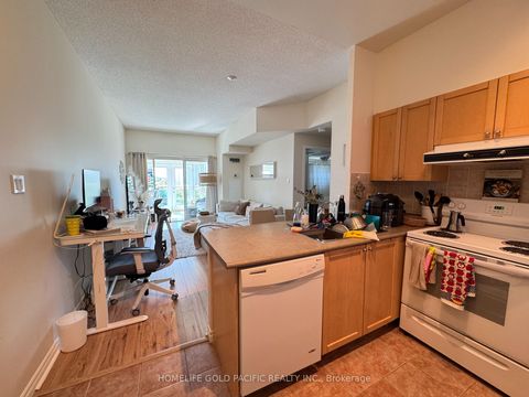 Photo 11 at 611 - 600 Queens Quay W, Waterfront Communities C1, Toronto